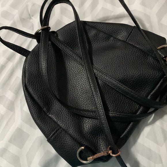 Selling a Small Black Purse - Picture 4 of 4